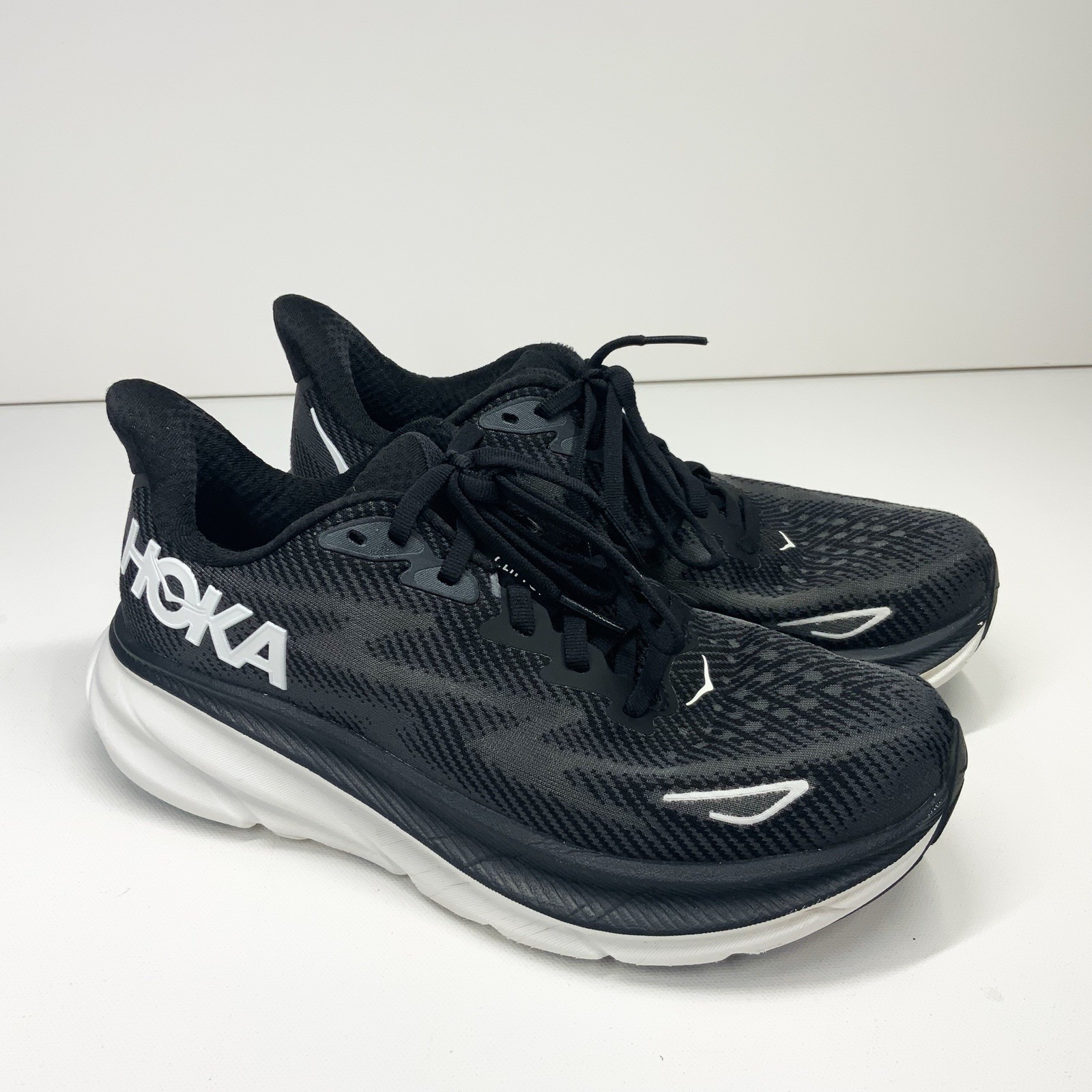 Hoka One One Clifton 9 Women's Size 7 B Running Shoes Sneakers Black White