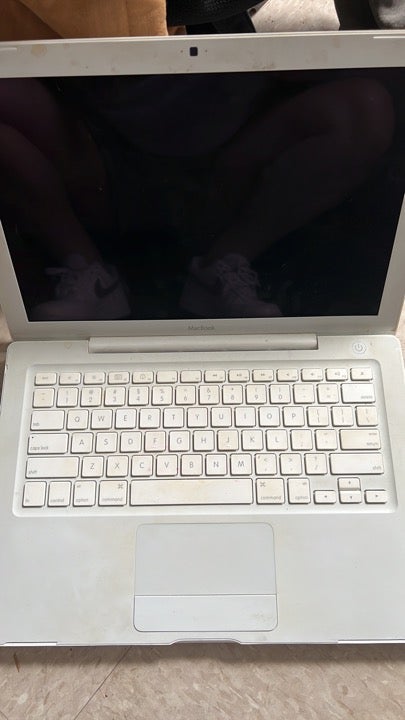 Apple Mac Book