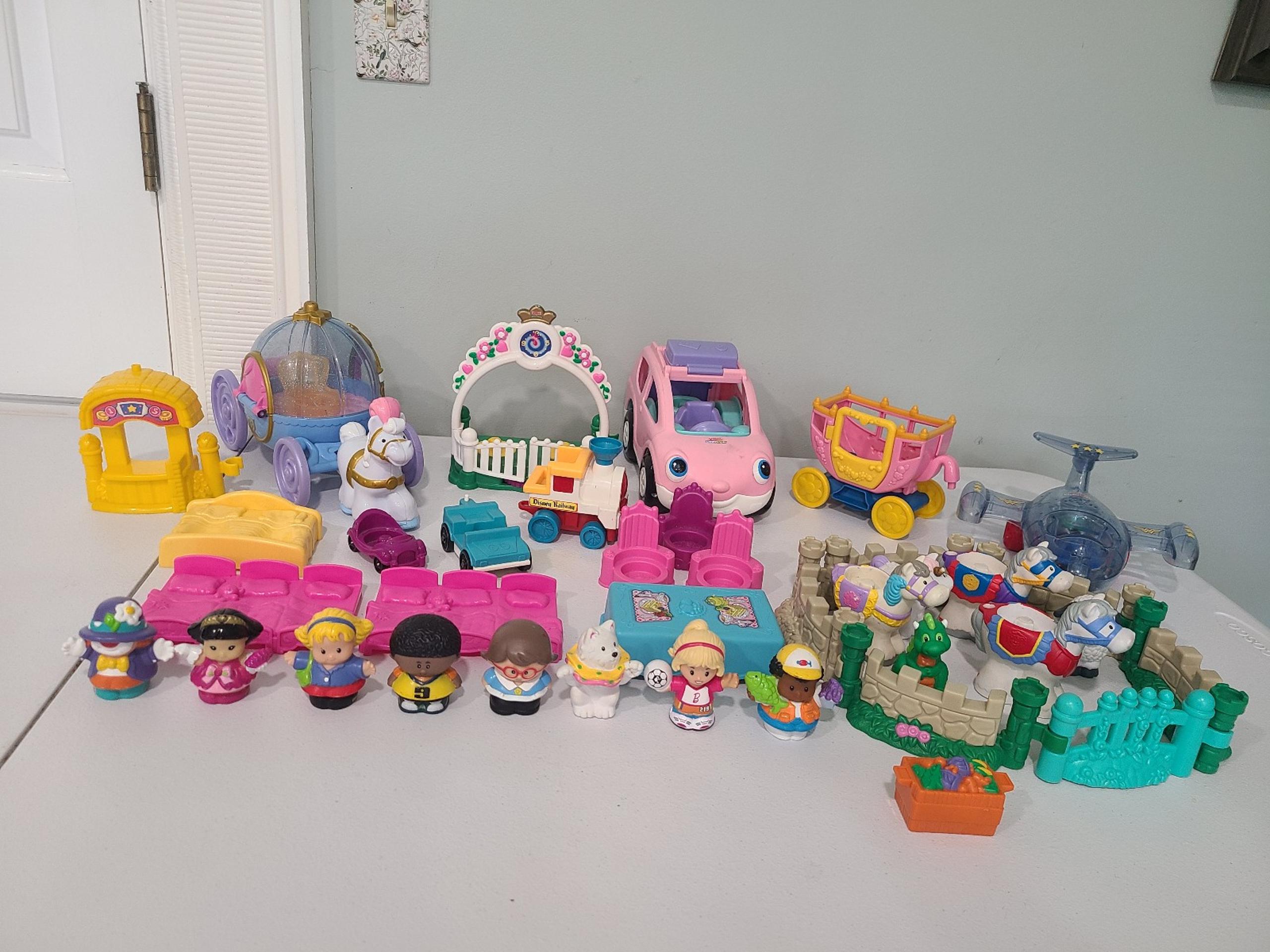 Vintage & Modern Fisher Price Little People Lot Of 30 Toy Pieces & Figures