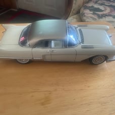 1/18 scale eldorafo Cadillac 1957
