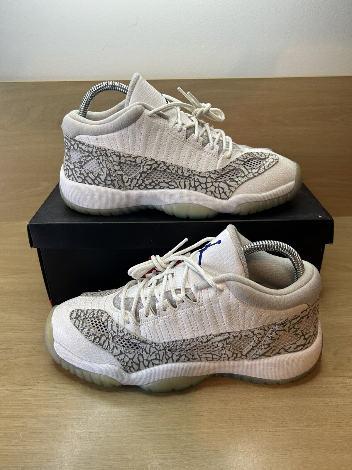 AIR JORDAN XI 11 RETRO IE GS YOUTH Sz 7y WHITE/ZEN GREY 768873-102 Sneakers EUC