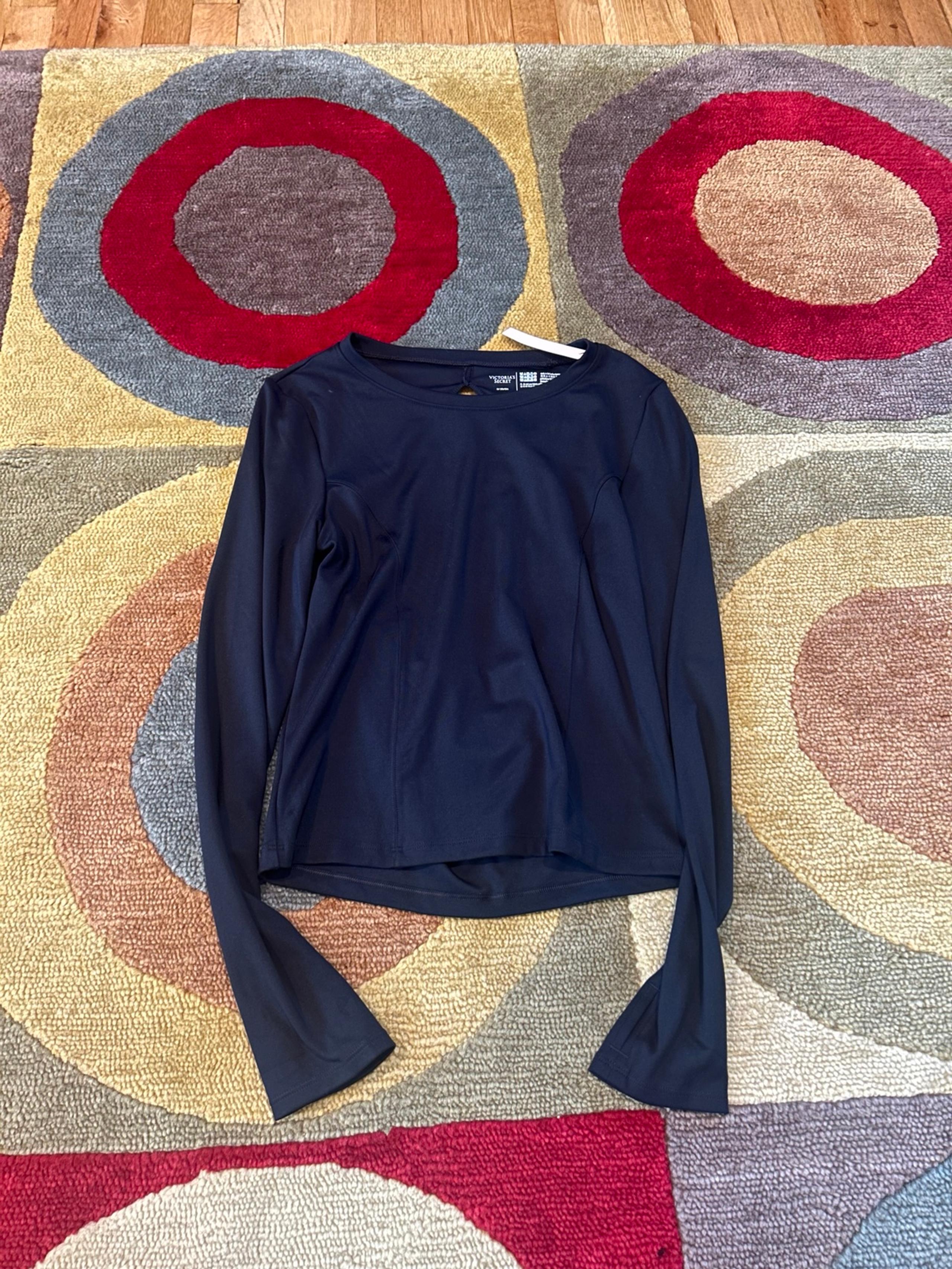 NWT Victoria’s Secret Sport Black Athletic Open Back Long Sleeve Top Size Medium