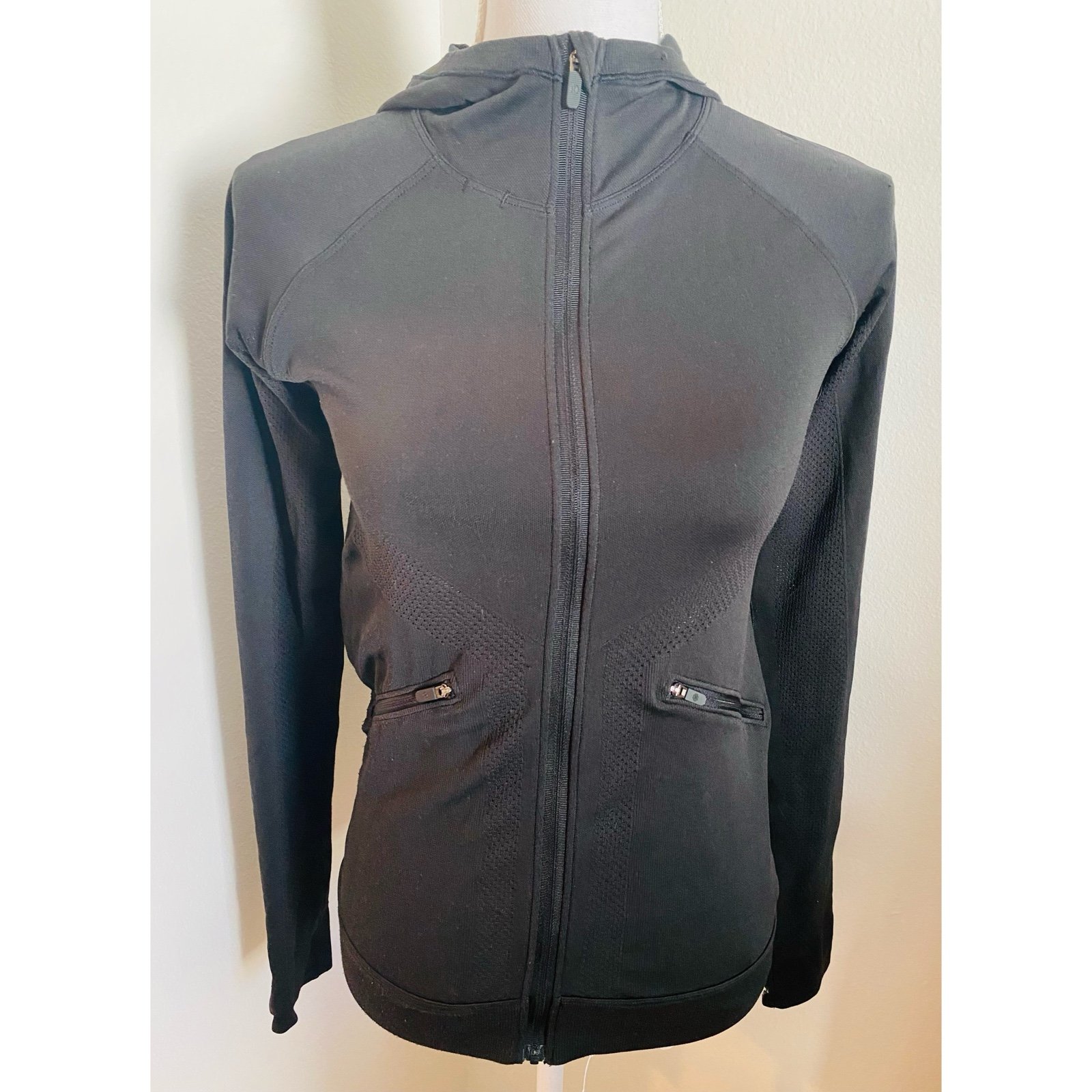 Lululemon Full Zip Hooded Ventilate Jacket in Gray 6