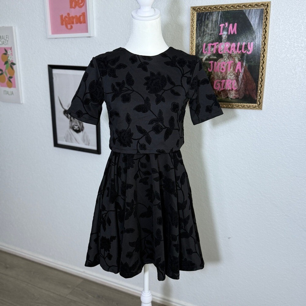 Top Shop Velvet Rose Black Short Sleeve Cut Out Mini Dress Size 4