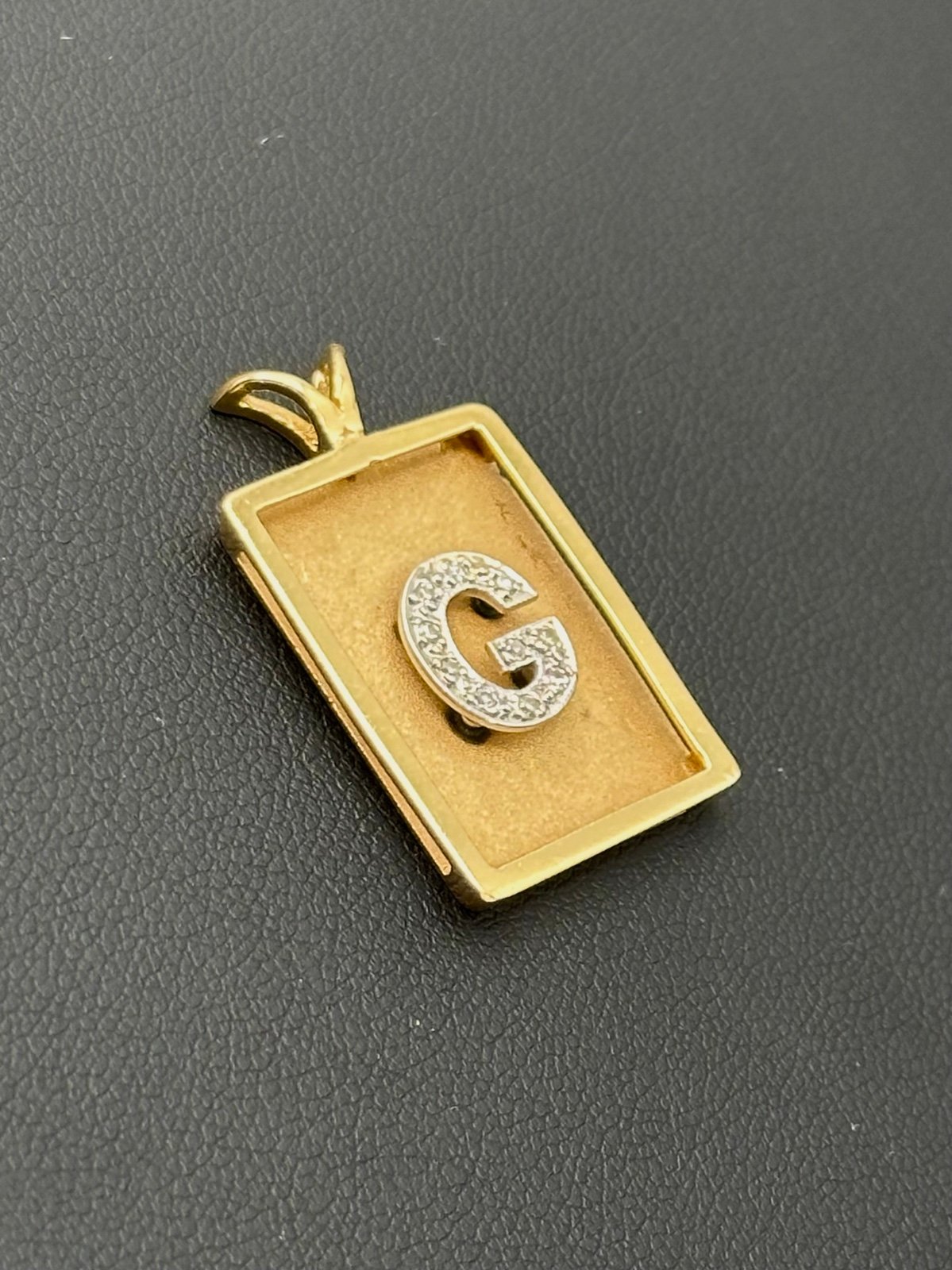 14k yellow solid gold pendant with natural diamonds 5.6 grams
