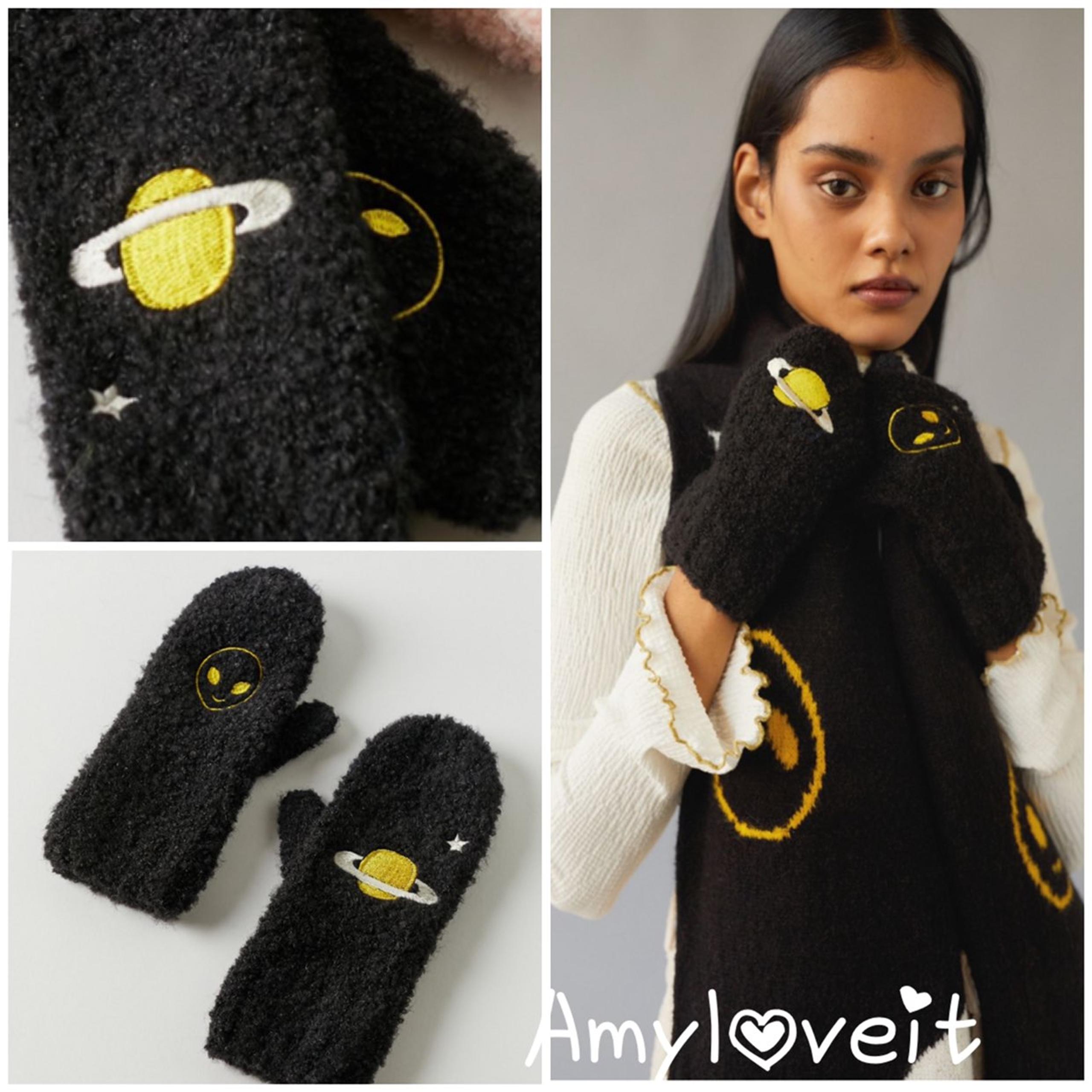 Urban Outfitters Emy Icon Mittens