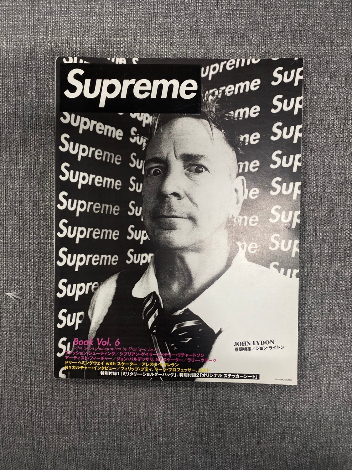 SUPREME - MAGAZINE VOLUME 6 ( WITH STICKERS )