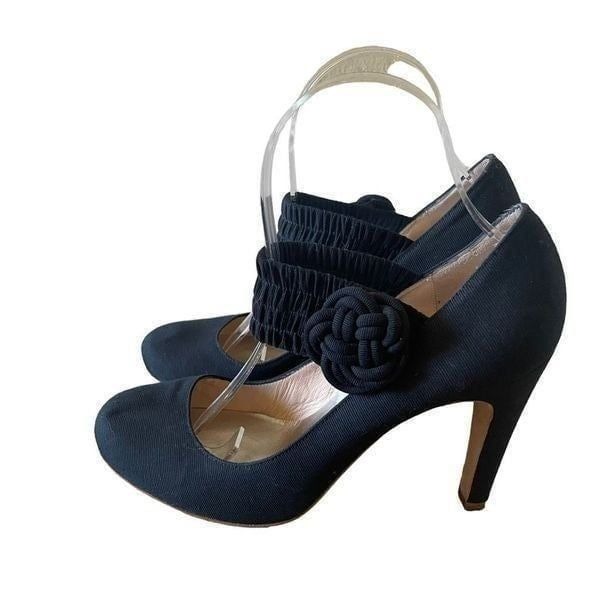 Marc Jacobs ribbed silk heels with round toe. Elastic strap with rosette SZ 6.5