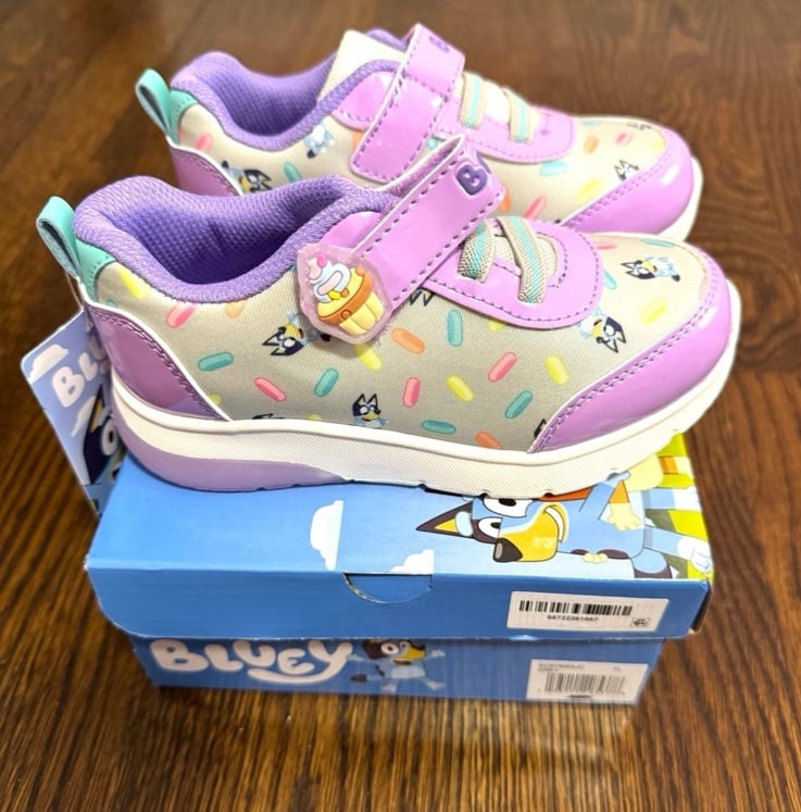 Bluey girl light up shoes 11c