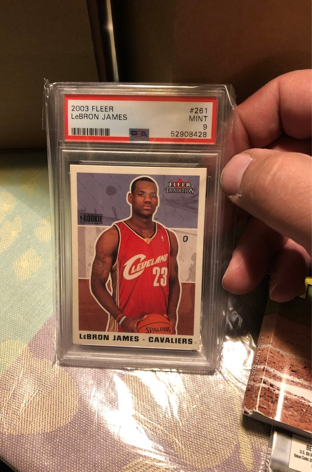 03-04 Fleer LeBron James rookie PSA 9