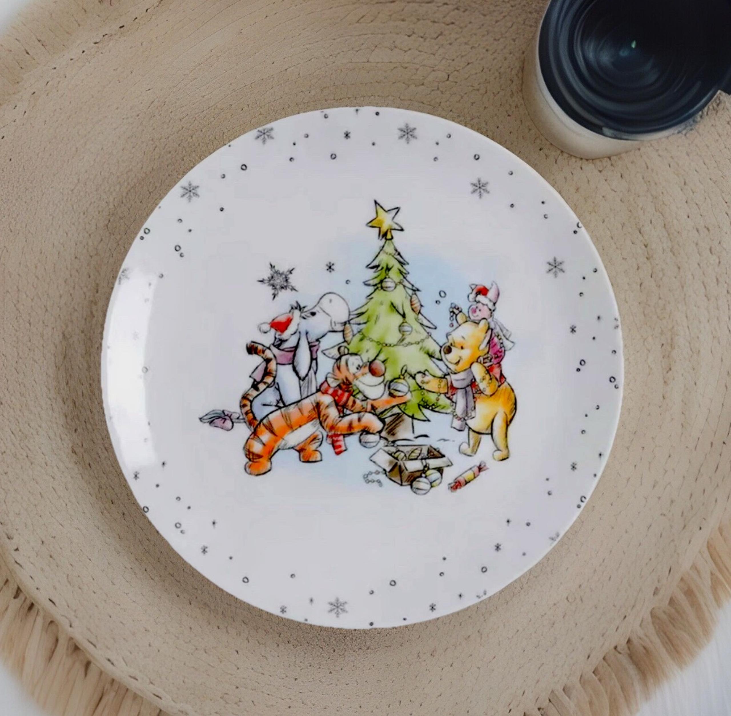 Disney Winnie the Pooh and Friends Christmas Dinner Plate