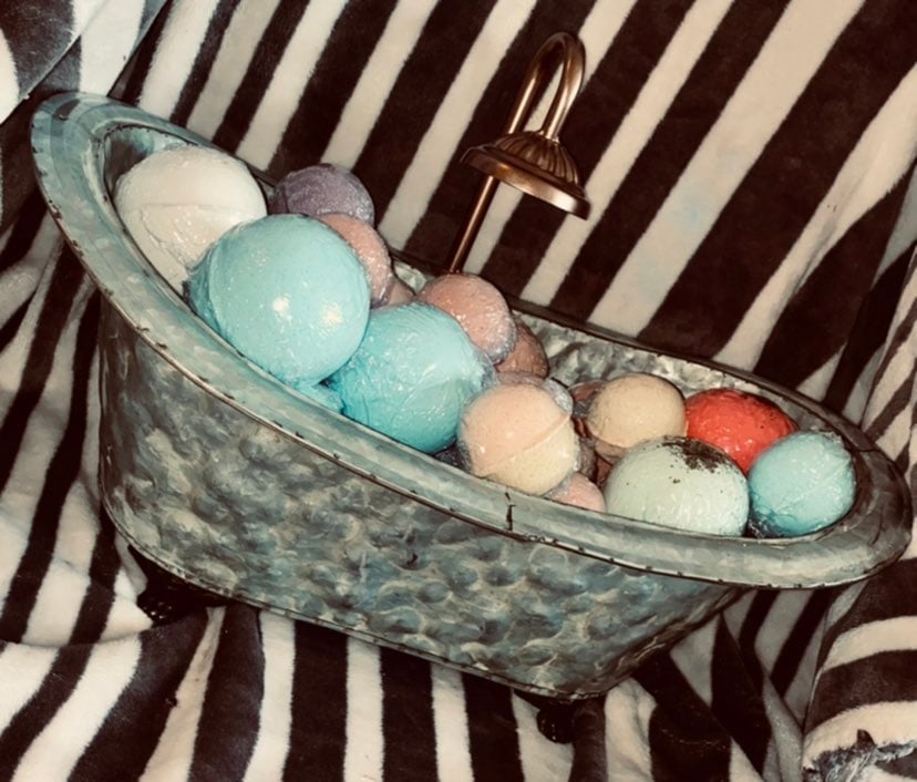 Bath bombs and crystals