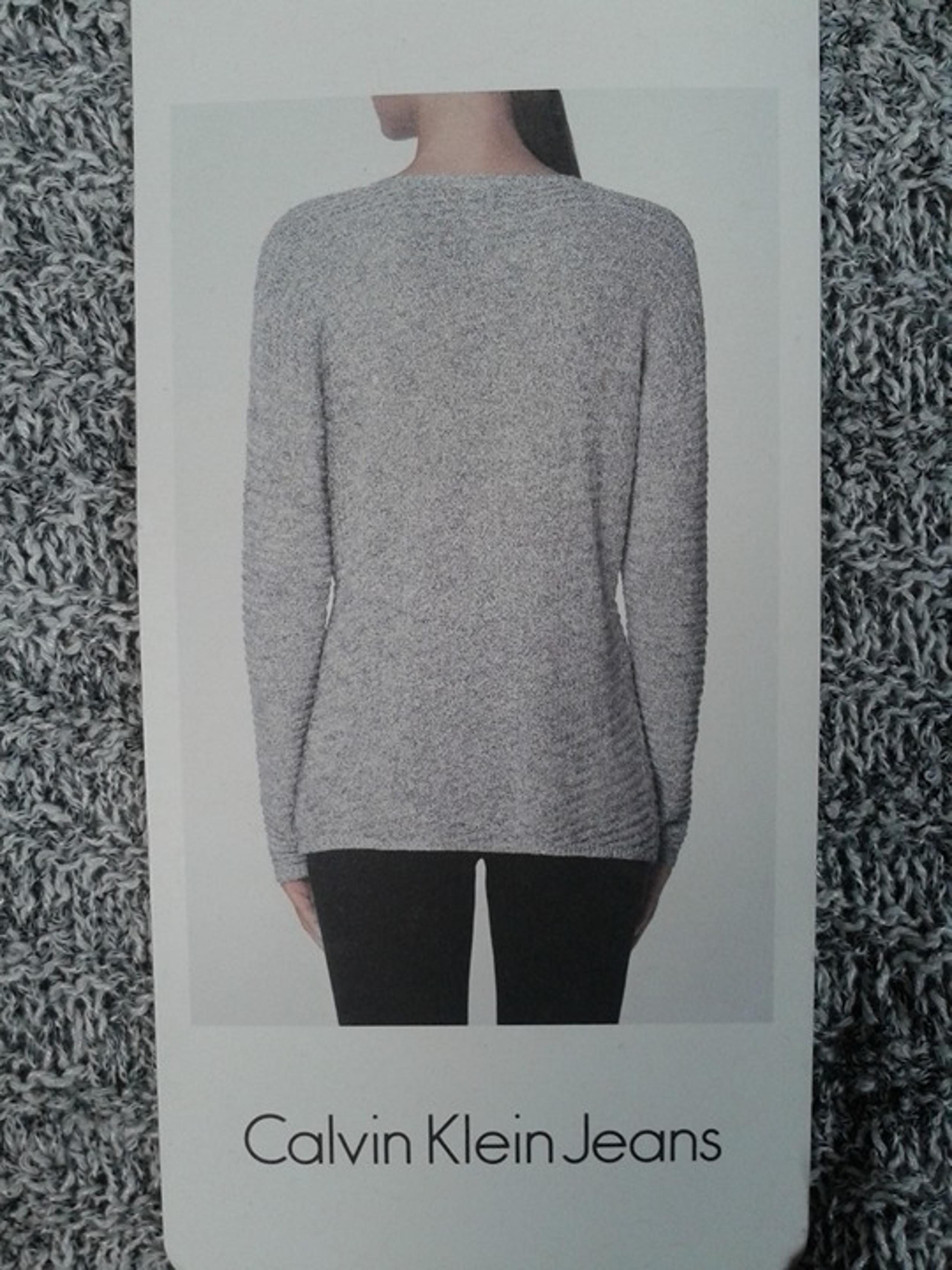 NWT Calvin Klien SZ Large Women's Long Sleeve Sweater Gray V- Neck Pullover