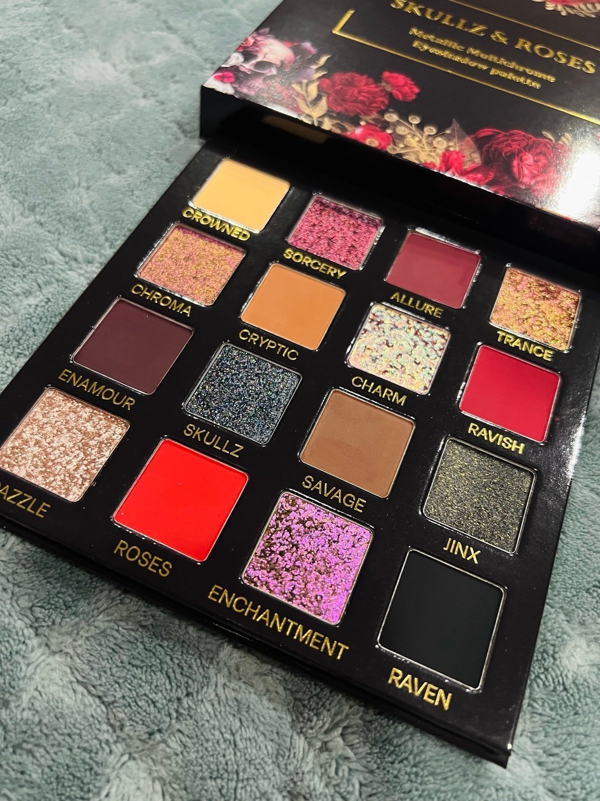 Kaima Cosmetics Skullz & Roses Palette