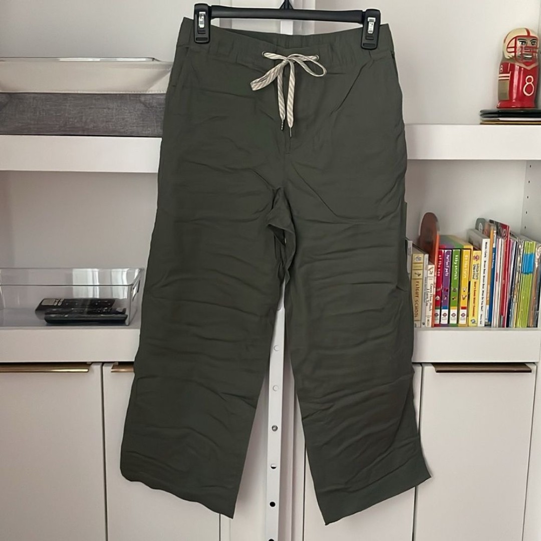 NWT Vuori High Rise Ripstop Wide Leg 25” Sz Small Army Green