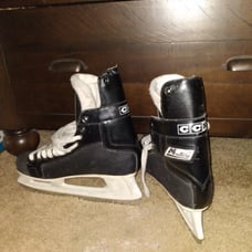 Men's hockey skates