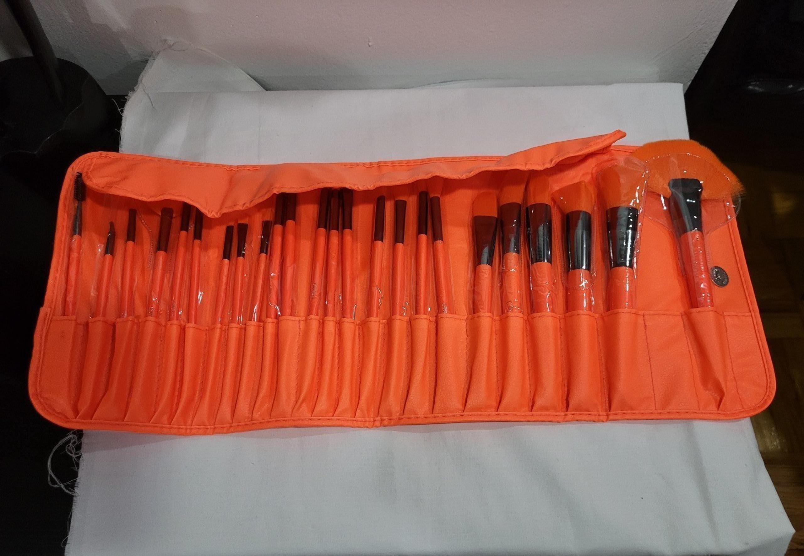 Beauty Creations The Neon Orange Brush