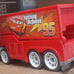 Shake ’n Go Pixar's Cars – Mack Hauler with Radiator Springs Lightning McQueen