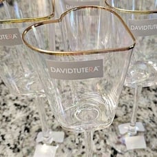 GORGEOUS NEW DAVID TUTERA RAINBOW GLASS HEART SHAPED WINE GLASSES (Set Of 4)