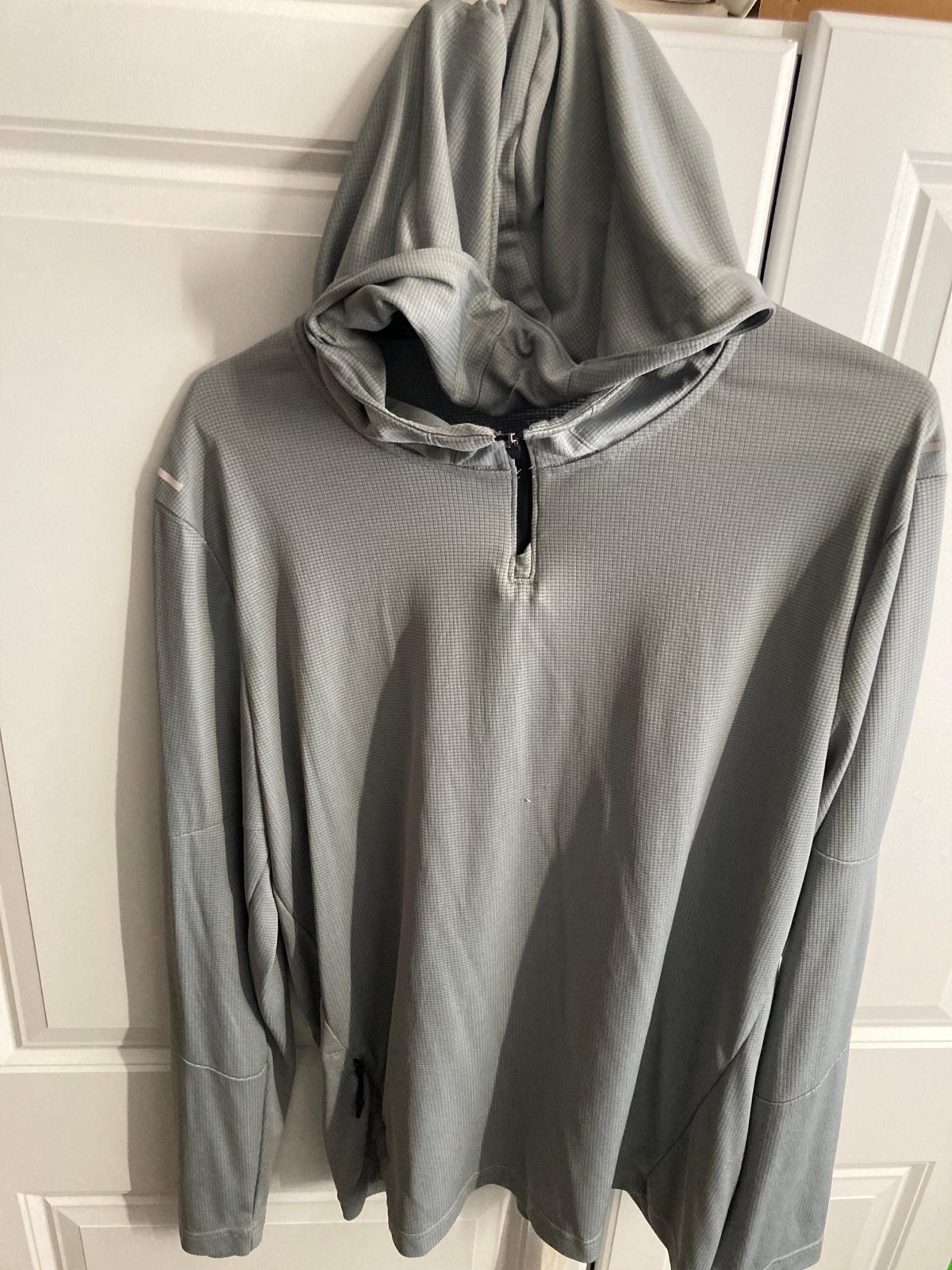 Xersion Crew Neck Long Sleeve Shirt, Men's Size L Large Good Gray grey Clean Gym