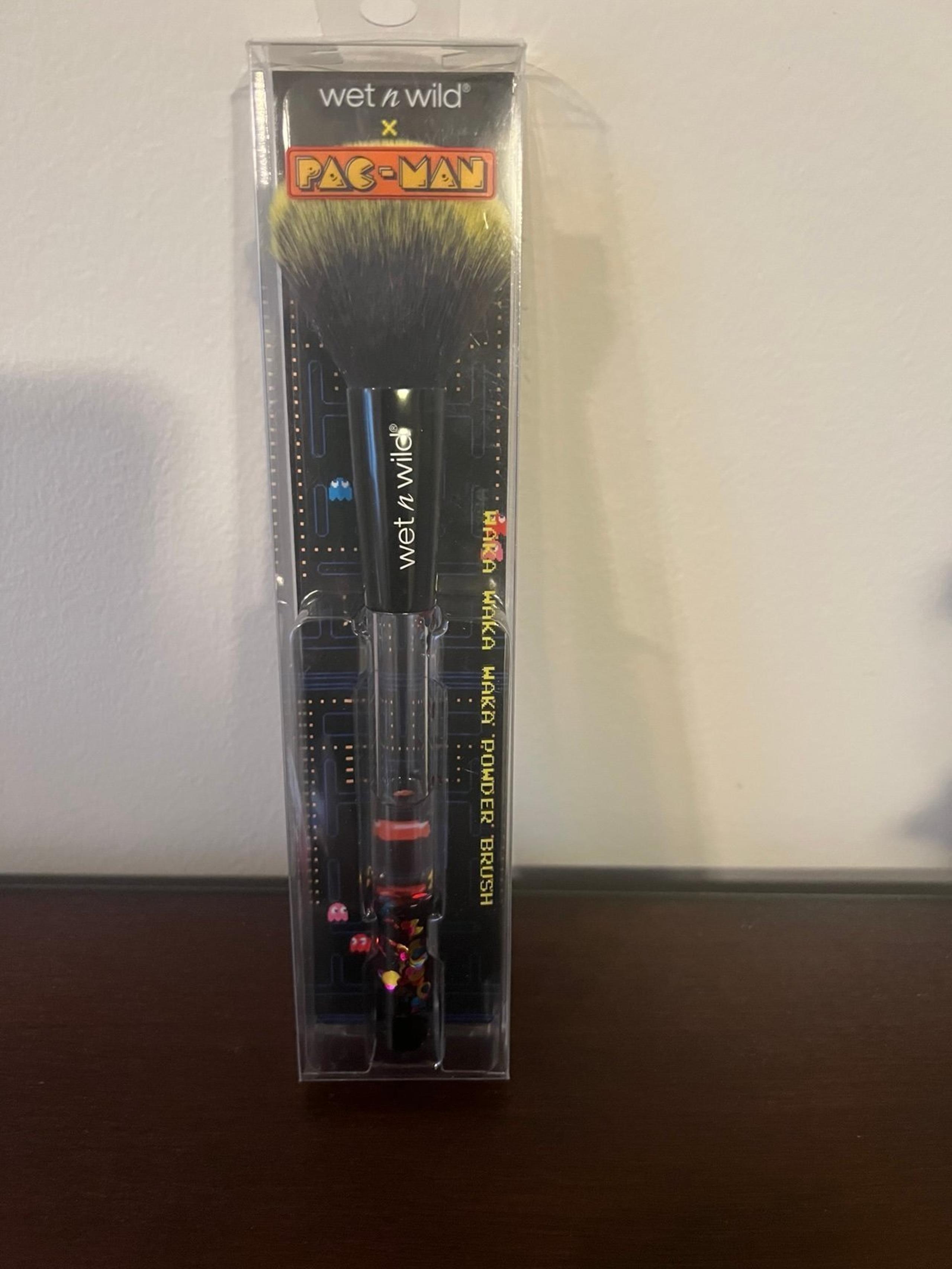 Wet n Wild PAC - MAN Powder Brush