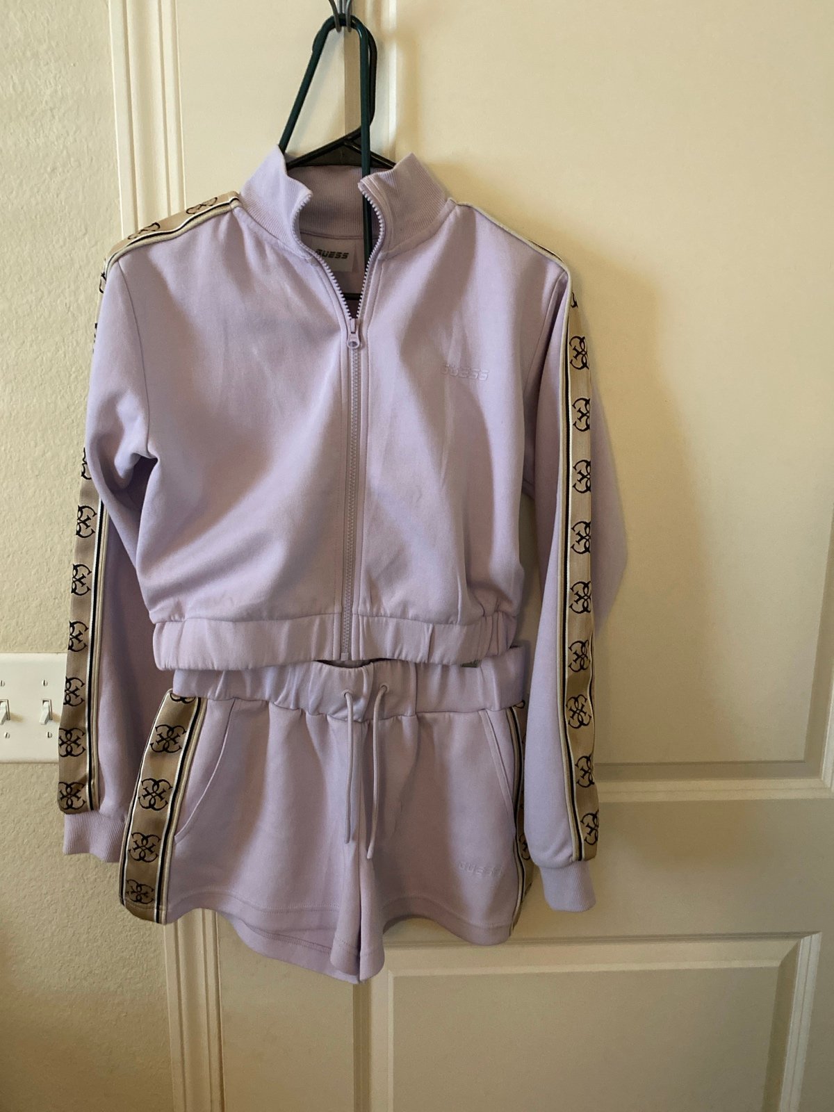 Women’s Guess track set