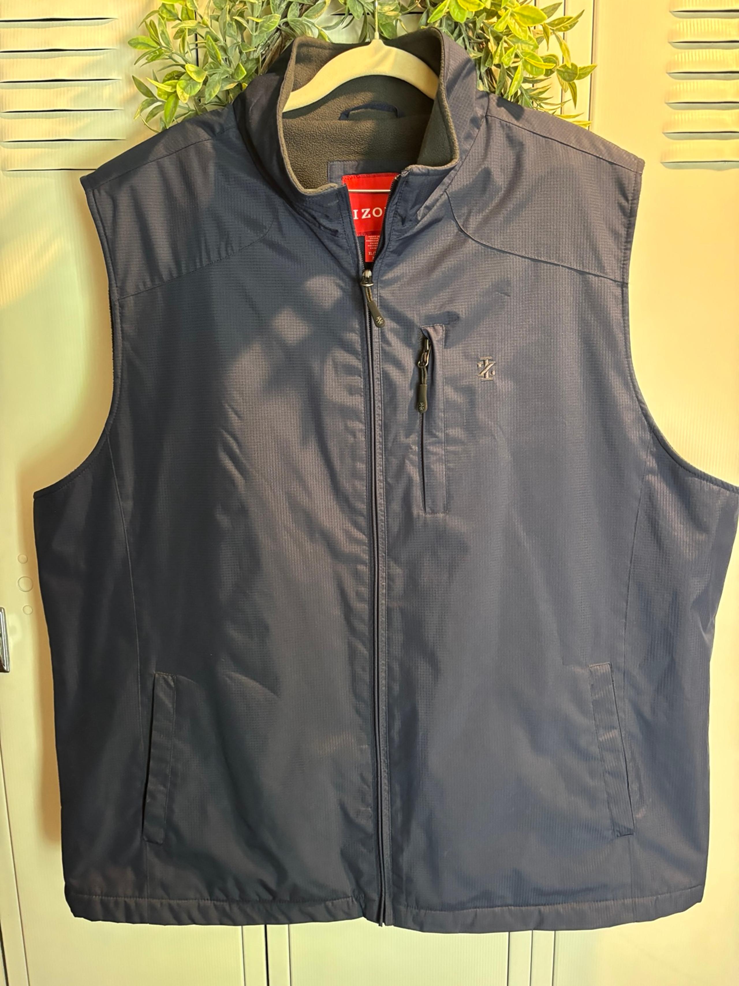 IZOD OUTERWEAR MEN'S BLUE GOLF VEST, XL. EXCELLENT CONDITION.