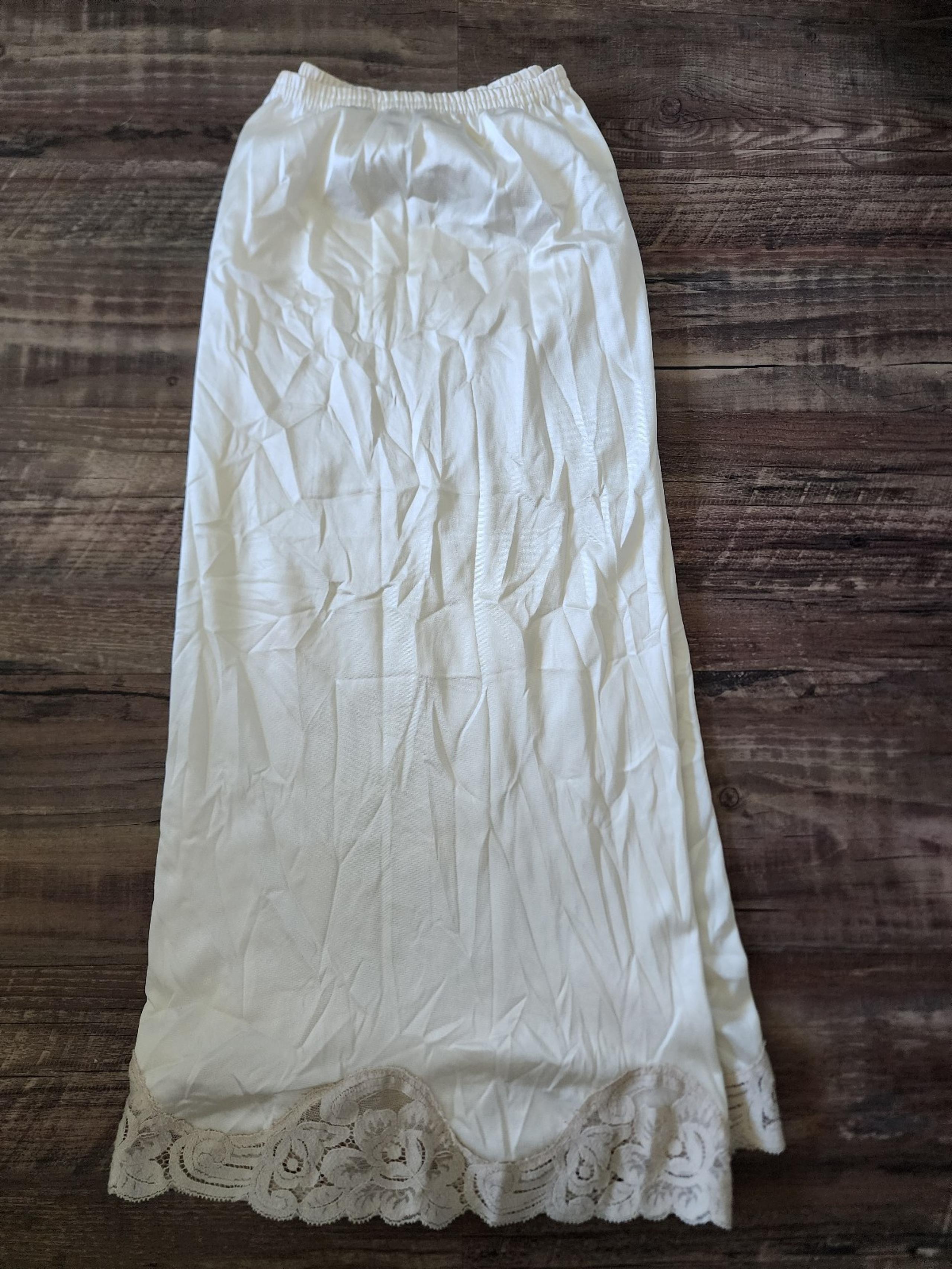 Vintage Vanity Fair Women's Cream Half Slip w/ Lace Size M