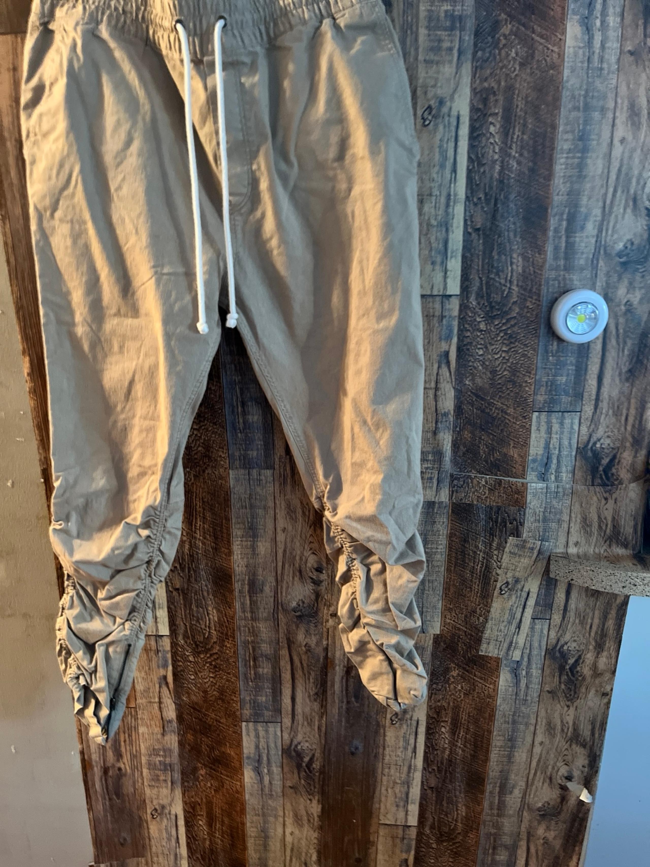 H & M Divided women's  cargo pants/ joggers khakis  4 (105