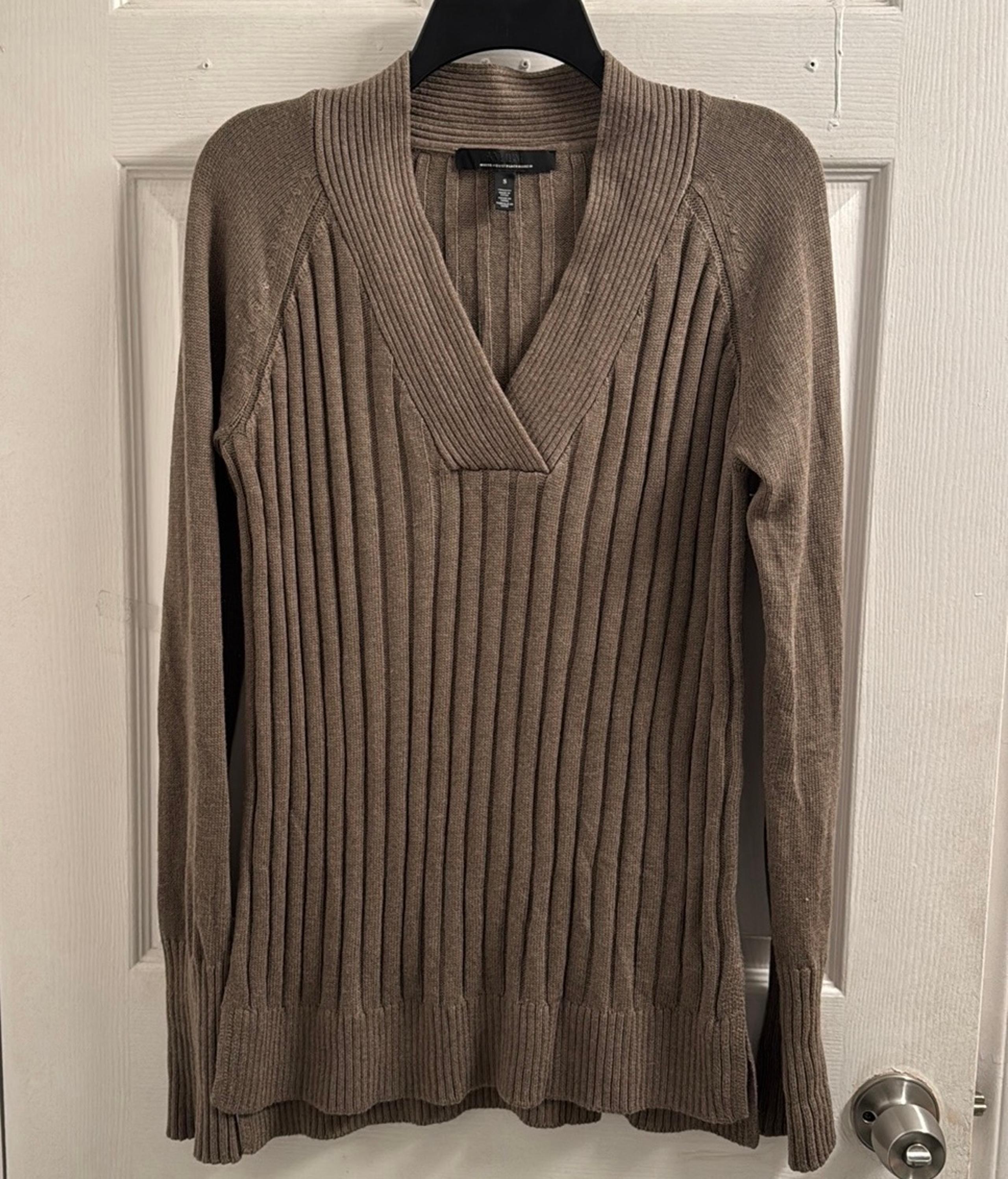 Sweater White House Black Market Light Brown V Neck Sweater For Women Size Small