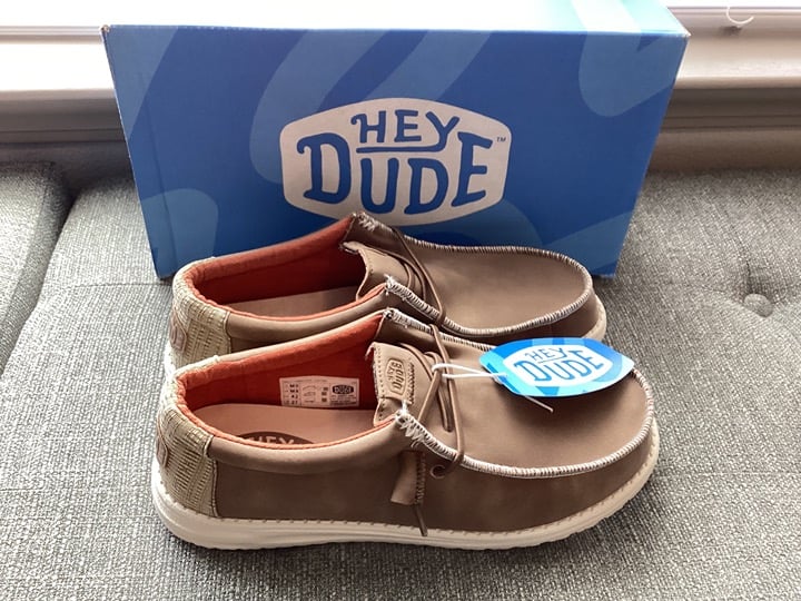 NWT Hey Dude Men's Wally Fabricated Leather Casual Moccasin Sneakers, size 9
