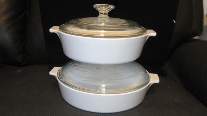 2 Vintage Buffet Server Corning Ware 1 Qt and 8 1/4 (1 1/4 Qt) with Lids.