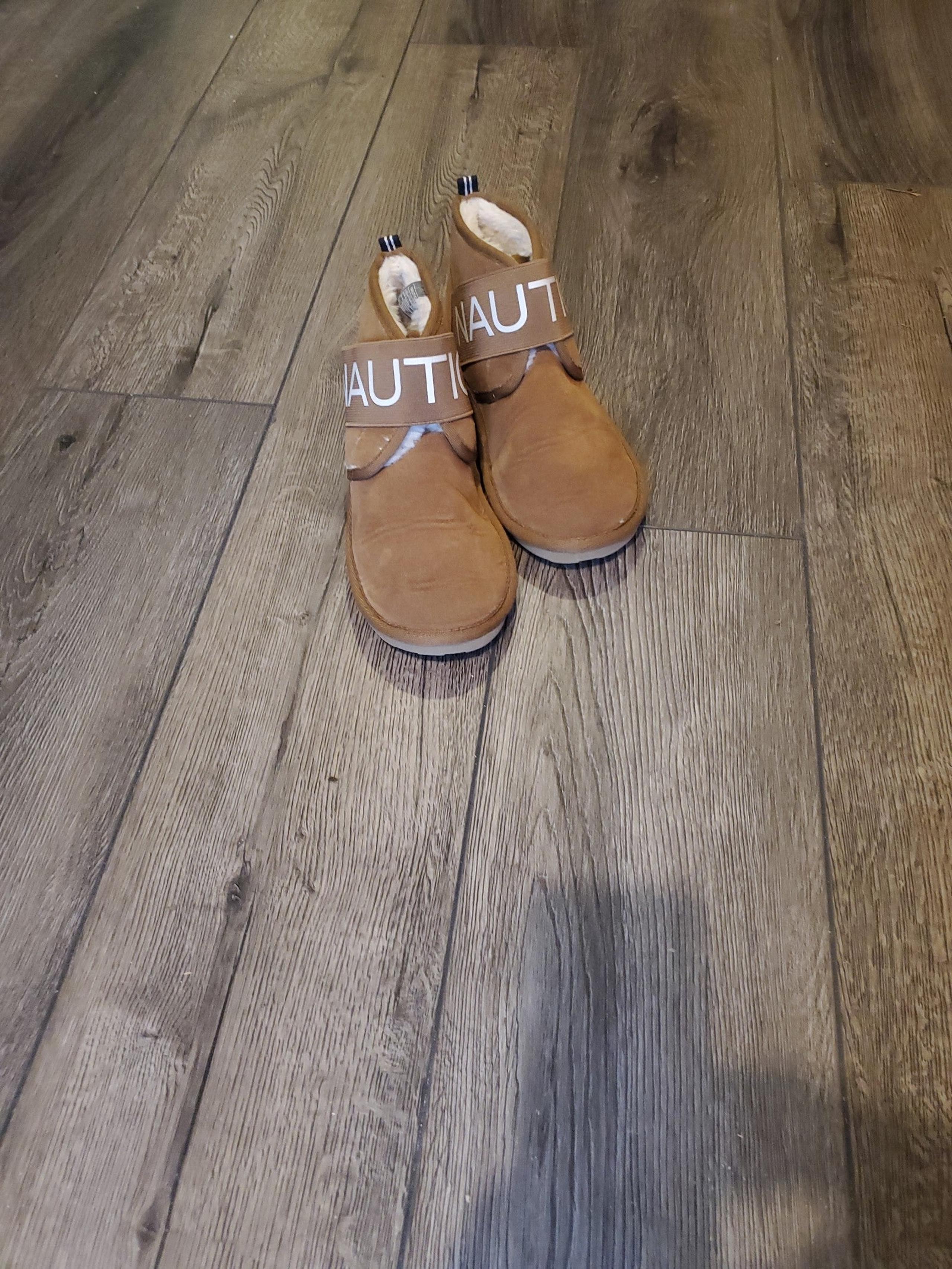 Nautica Swede boots sz-2
