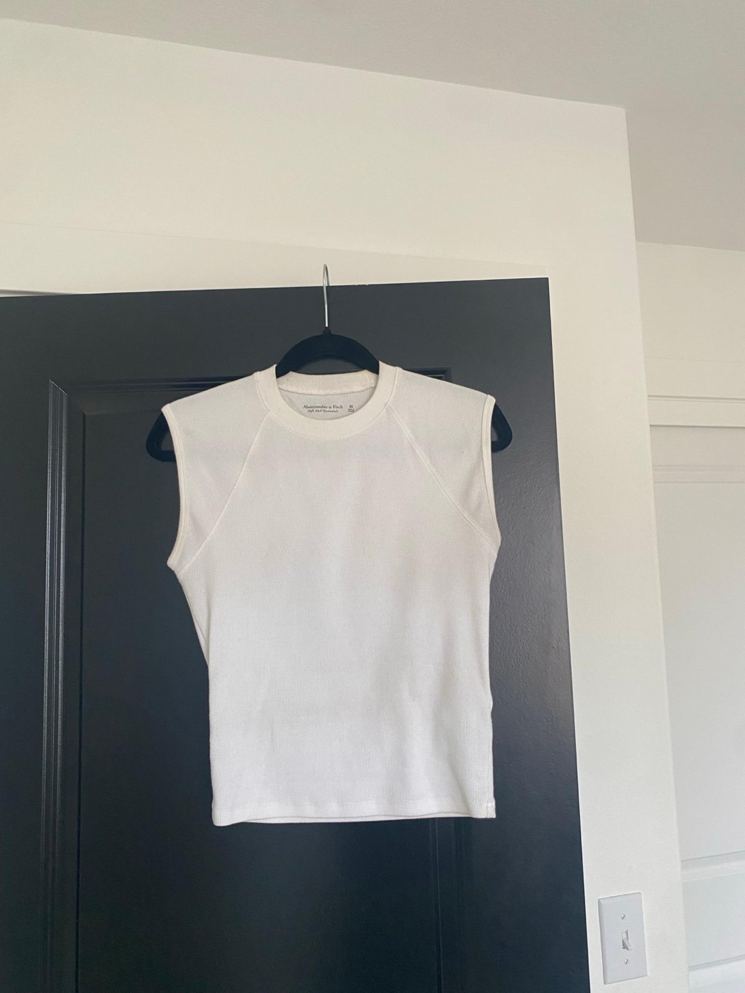A&F white tee