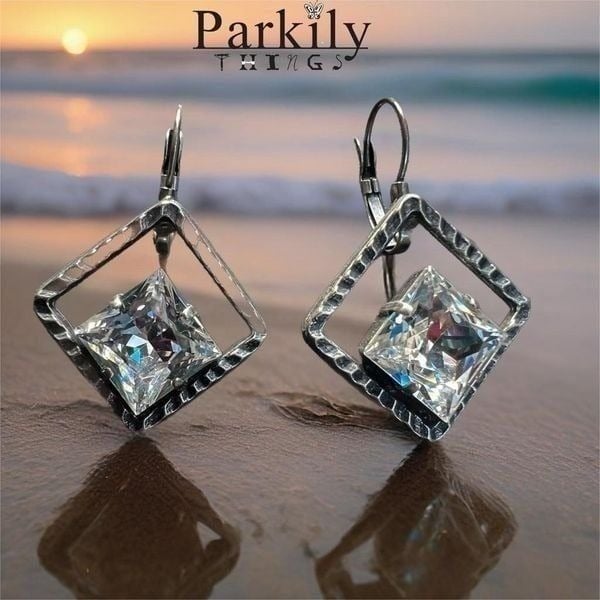 Handcrafted earrings with Swarovski crystal