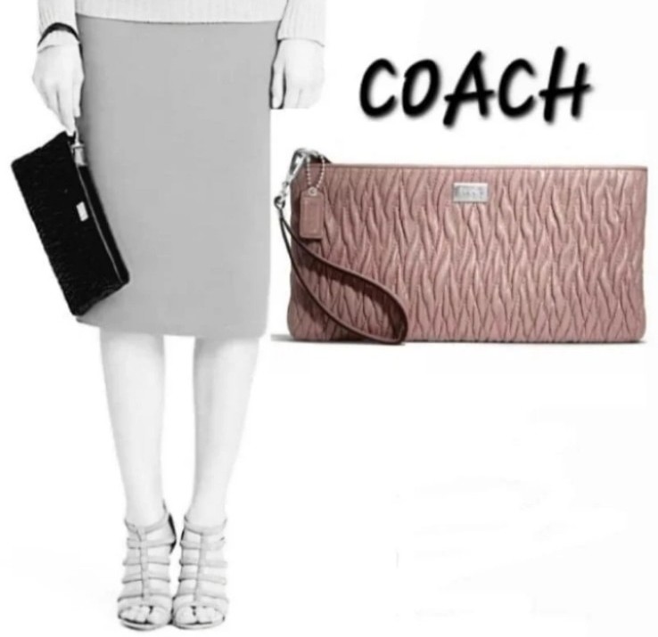 LIKE NEW - Coach Madison Flat Clutch - Tearose Gathered Twist