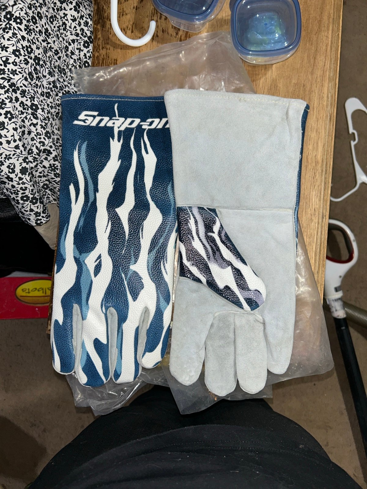 ￼ snap on welding gloves