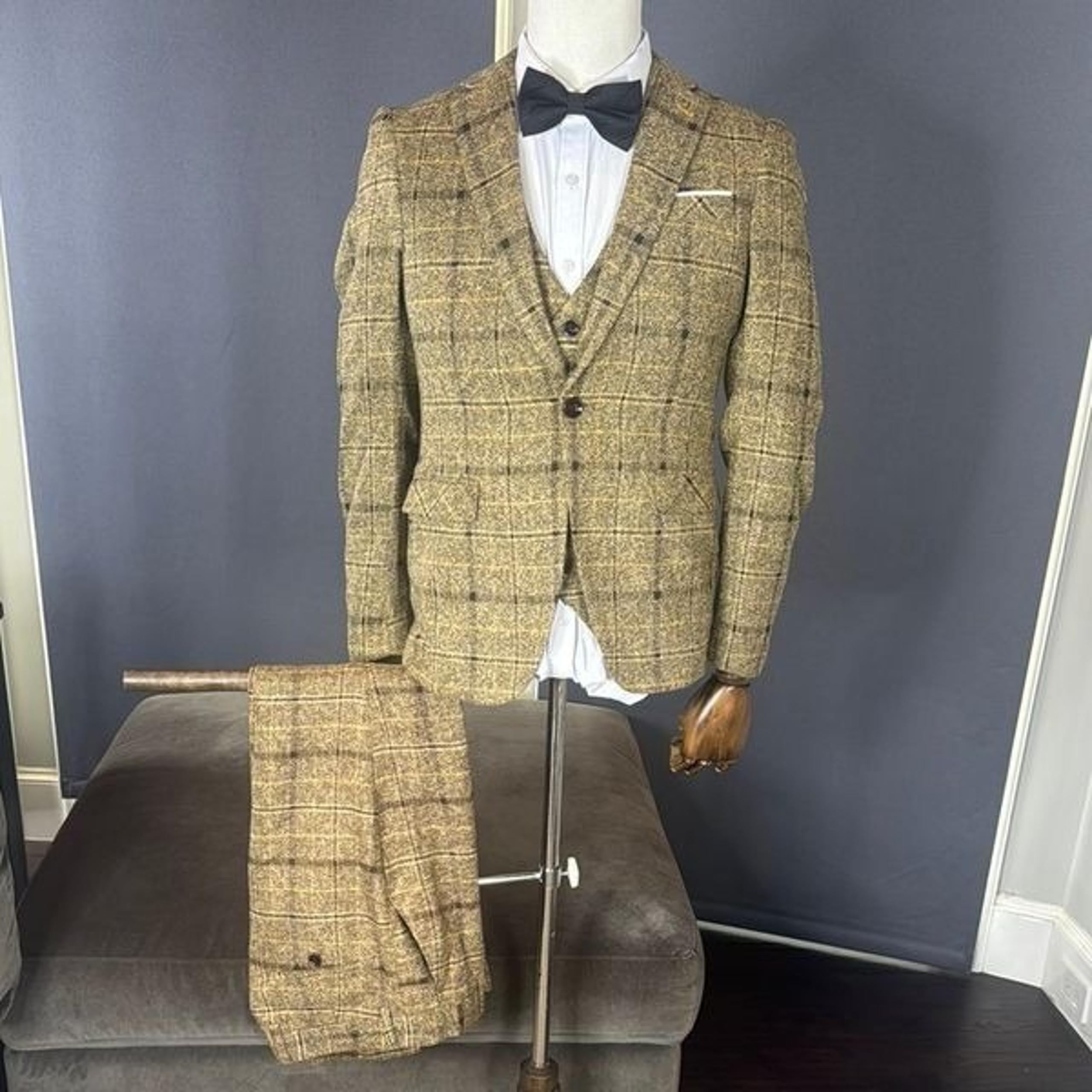 Men's Mogu Tan Tweed Plaid 3 Piece Suit One Button Size 32 Jacket 30 Pants NWT