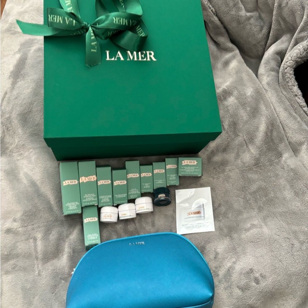 La Mer Skincare Collection with Green Box and Blue Pouch