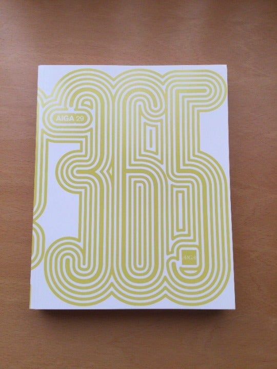 定率割引 往復 Paperback 29 Design in Year AIGA 365: - Books Art 洋書