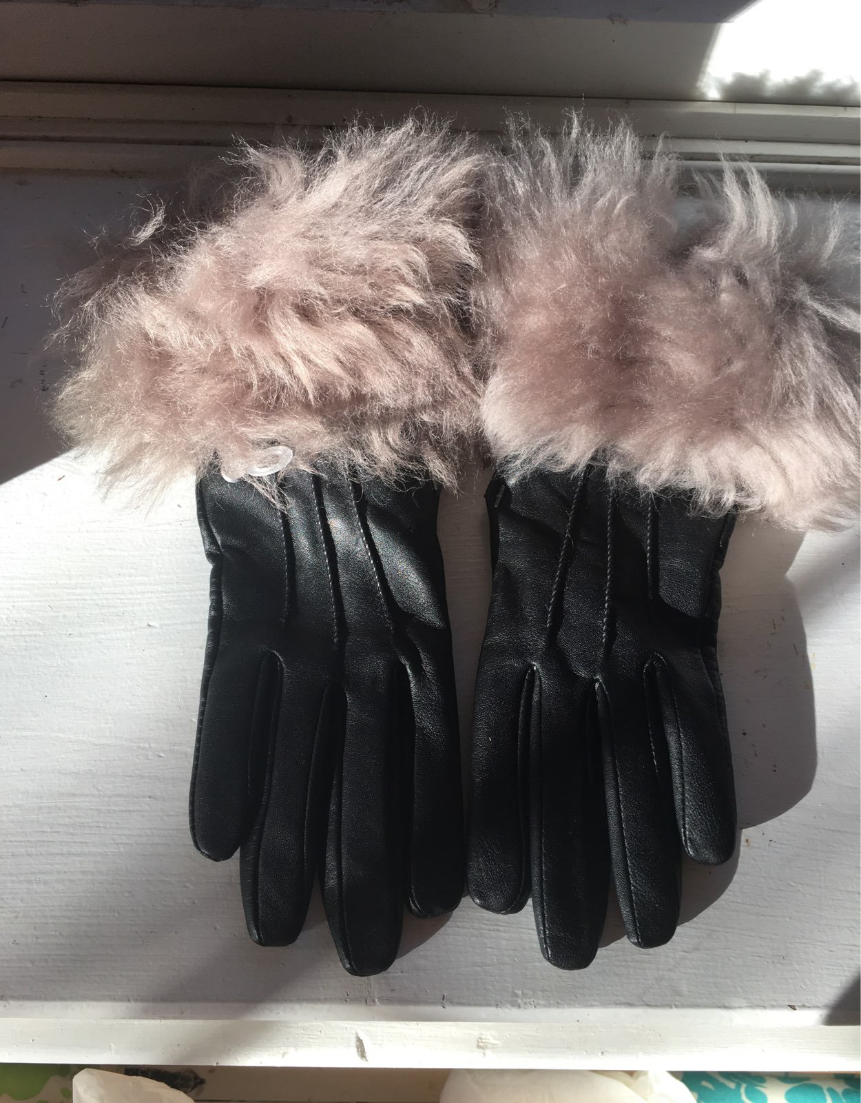 UGG Leather Gloves S