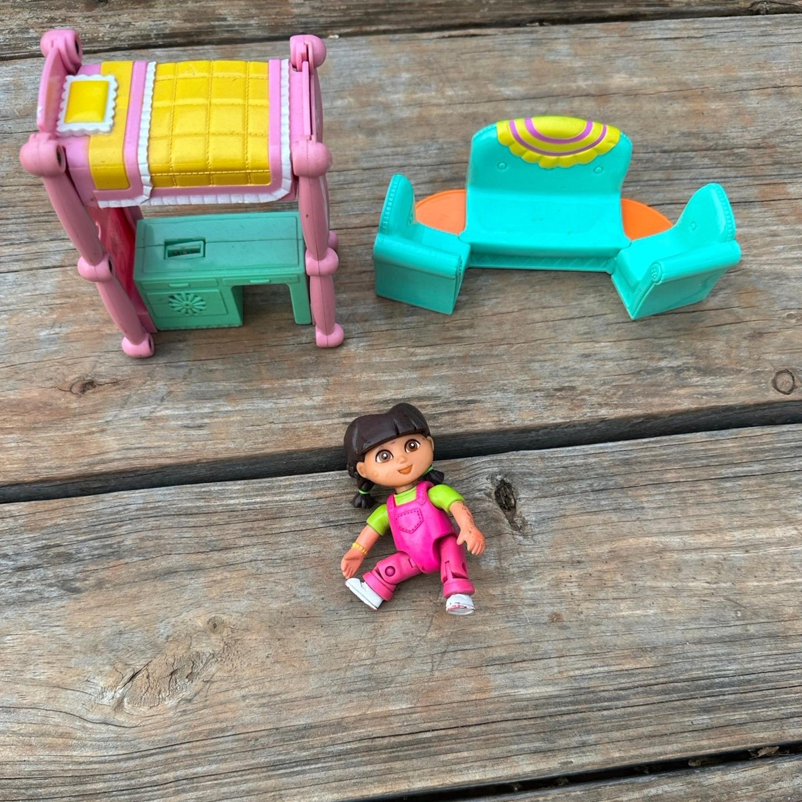 2007 Dora the Explorer Magical Welcome House Furniture couch sofa bunk bed