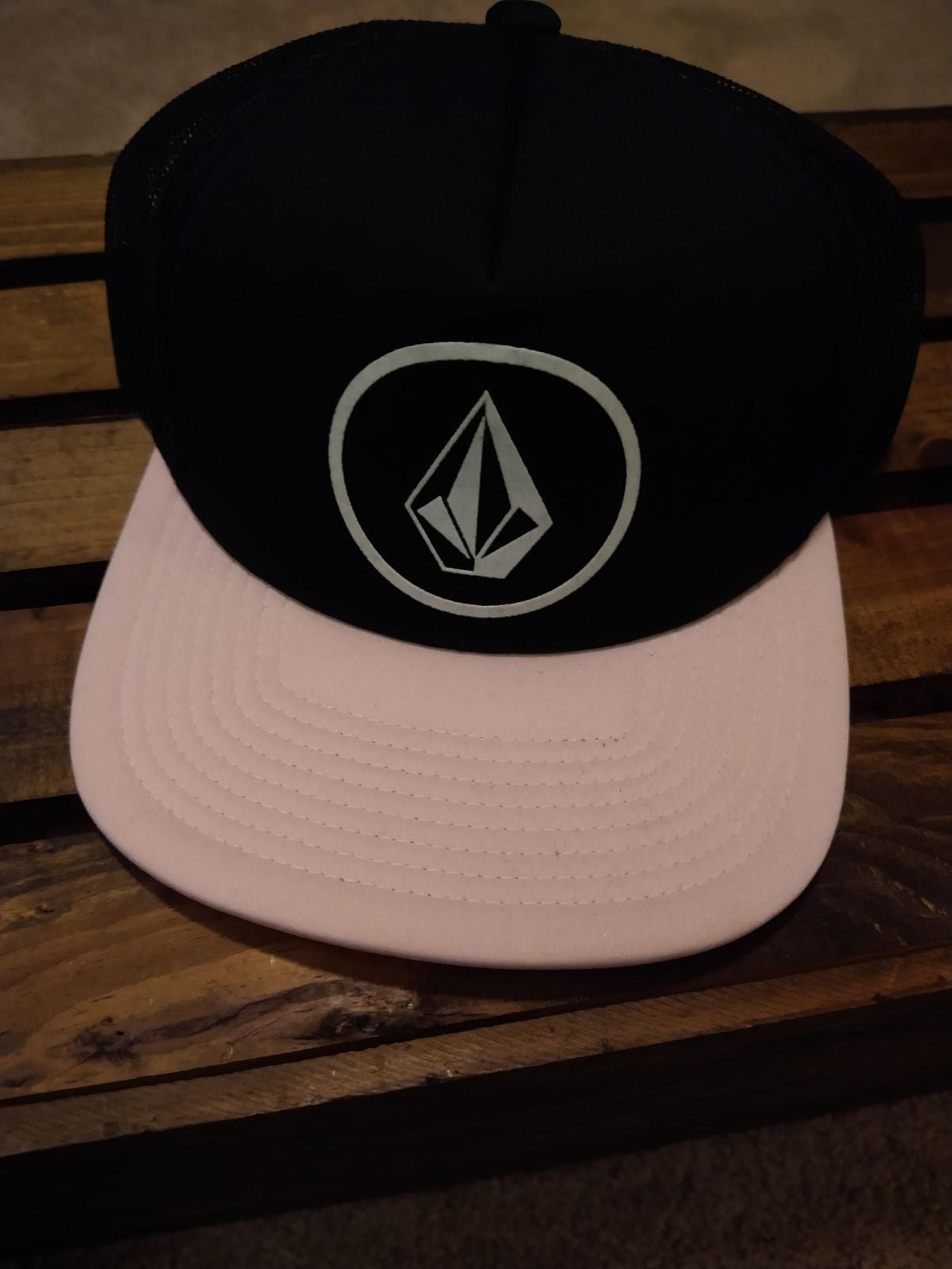 NEW Women's volcom mesh hat
