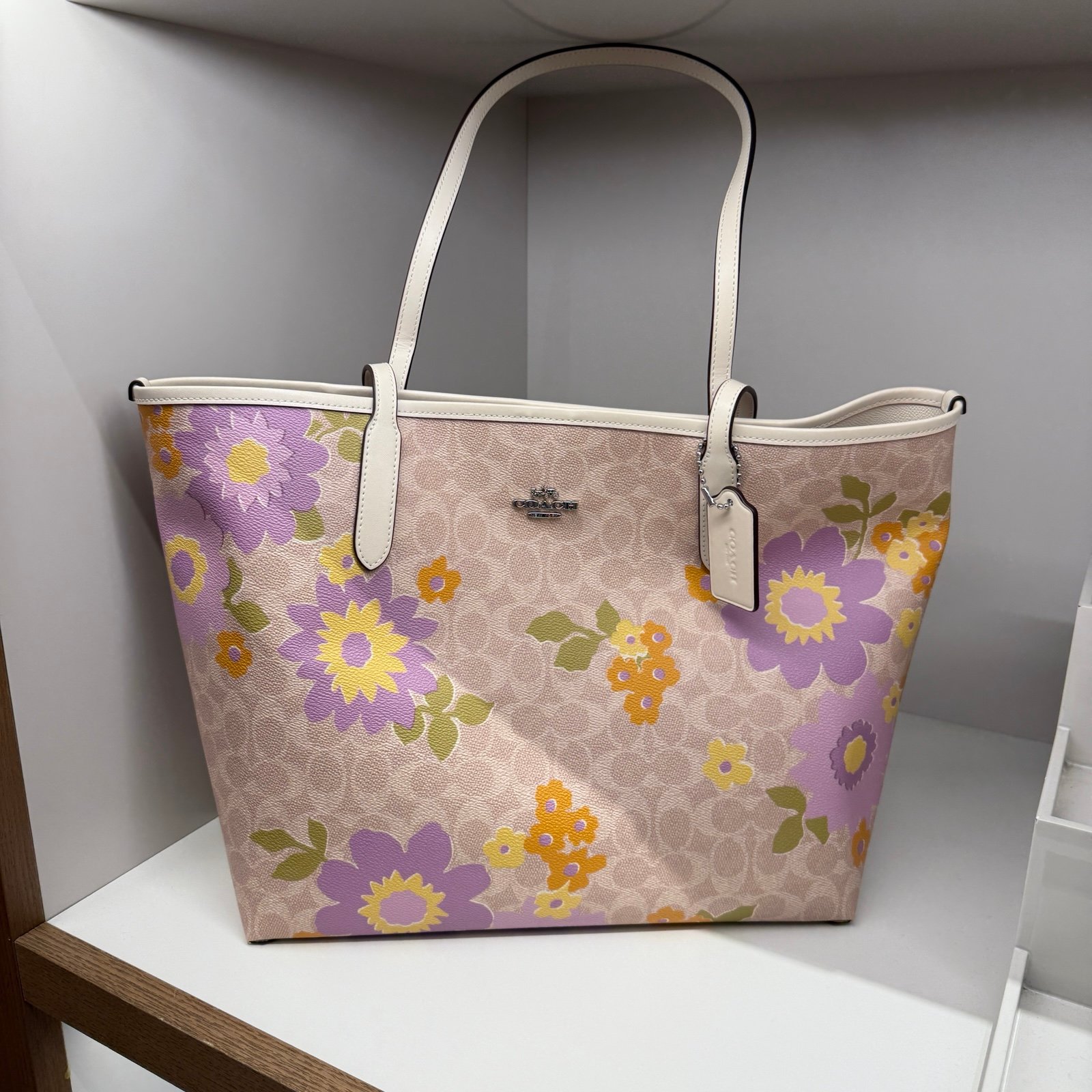 新作 COACH 使い勝手がいい City Tote 花柄キャンバス CBG71 COACH® Outlet | City Tote Bag With Coach Graphic