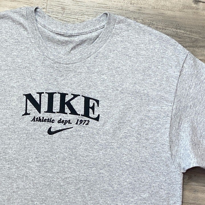 Mens Nike T-Shirt Size Medium