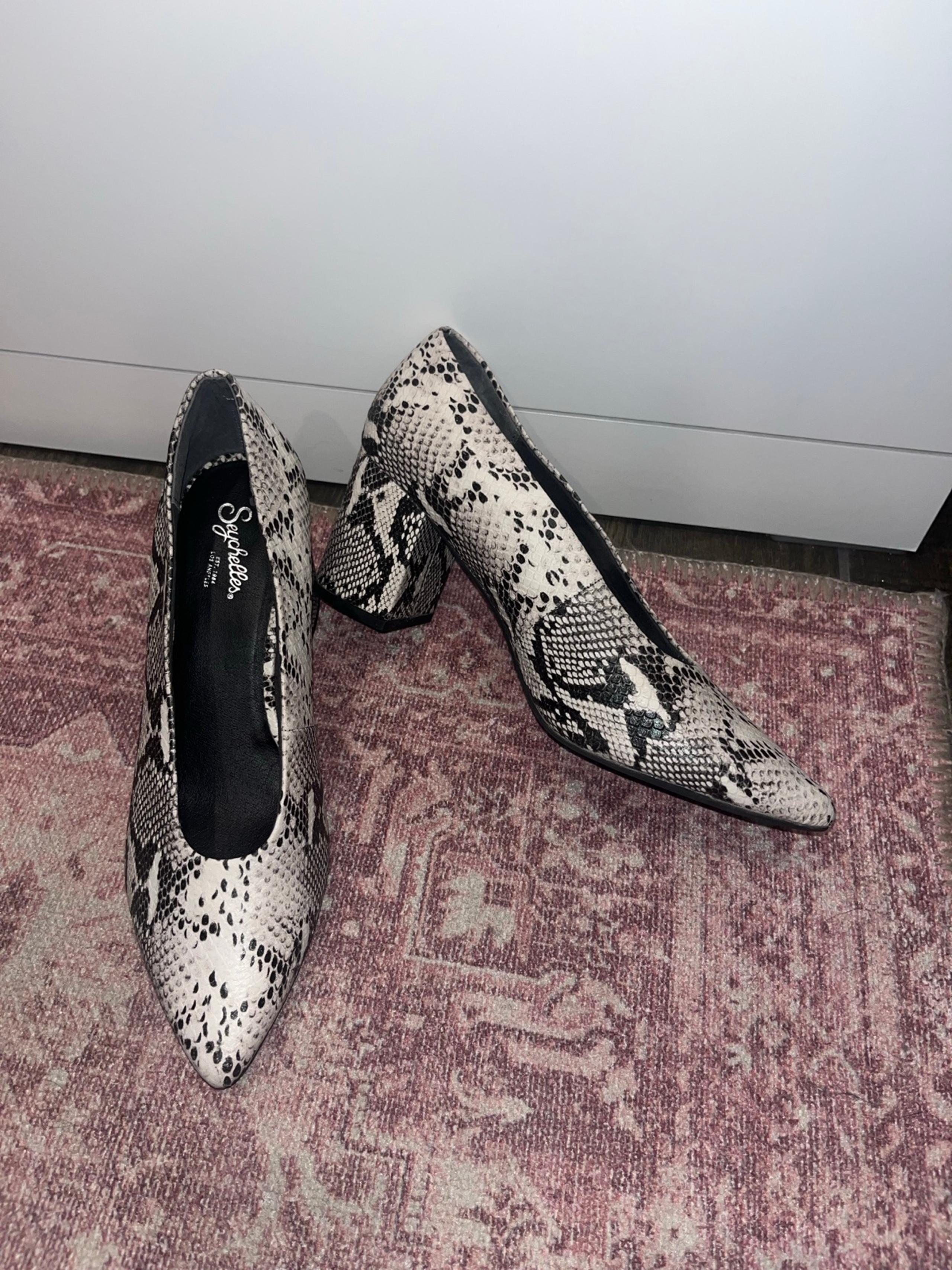 Seychelles Sz 8 snake print block heel pumps