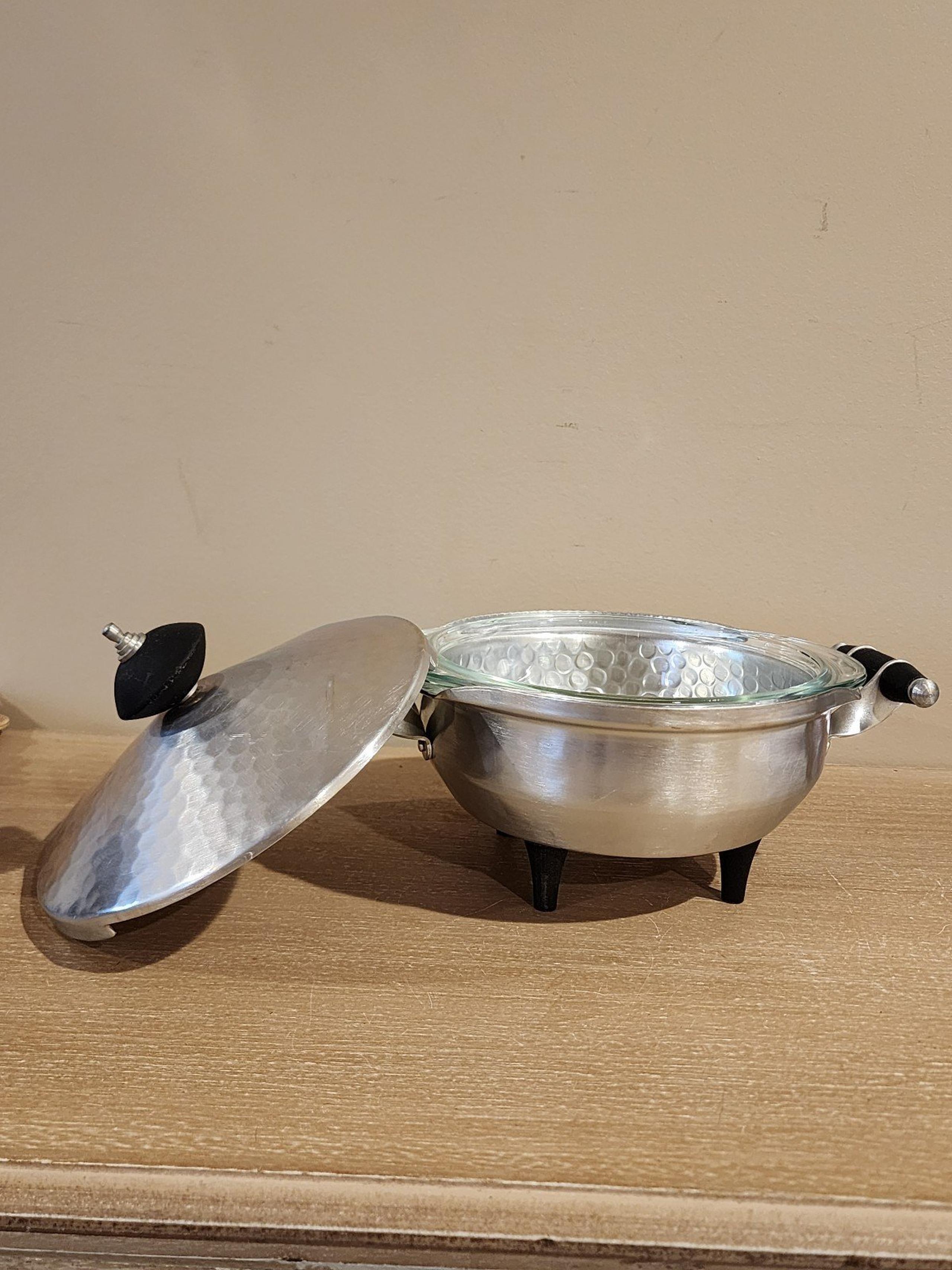 Vintage Everlast Forged Aluminum dish with lid, wooden handles/legs glass pyrex