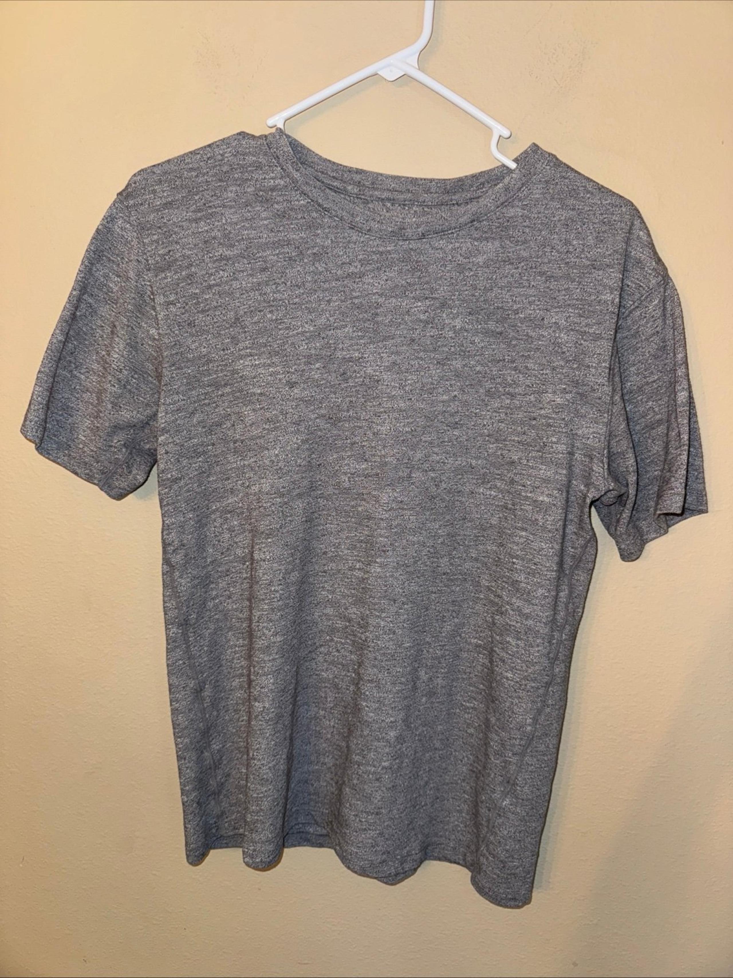 Fabletics Shirt Mens Medium Gray Short Sleeve Performance Wicking Stretch Run