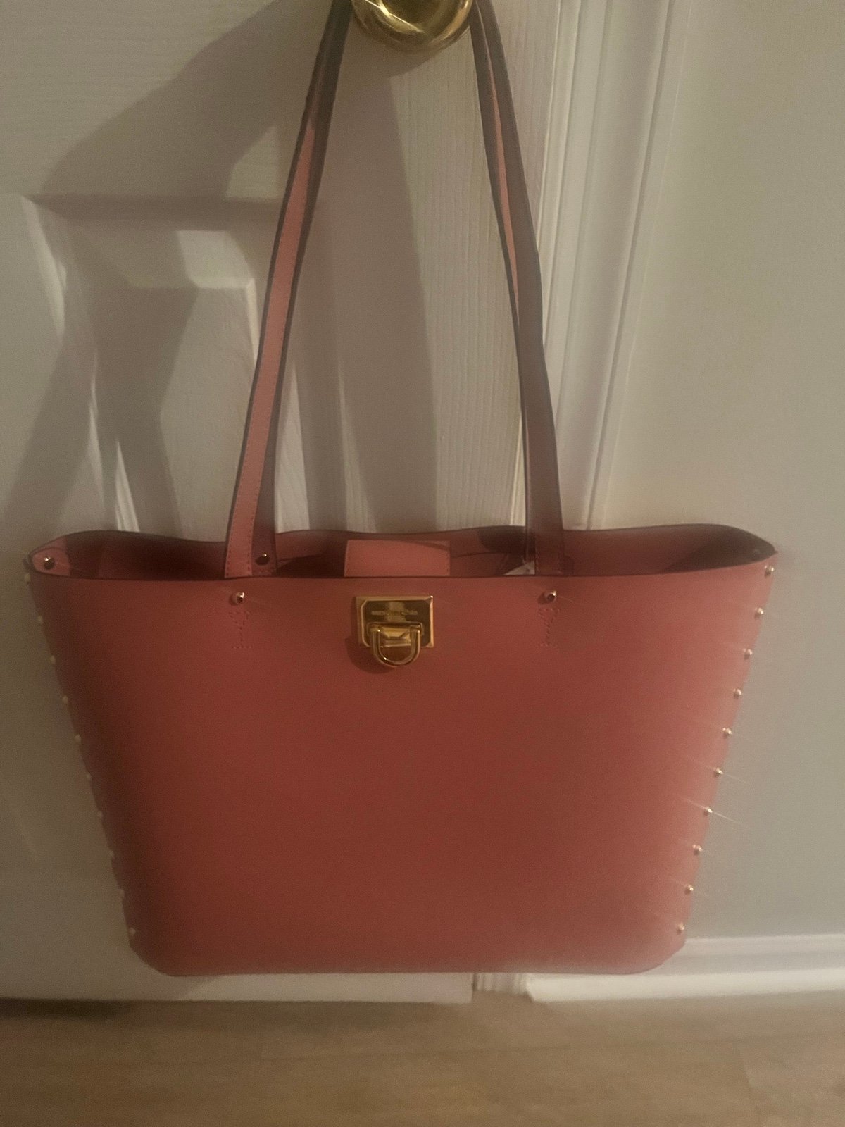 Beautiful Authentic NEW Michael Kors Manhattan large tote bag