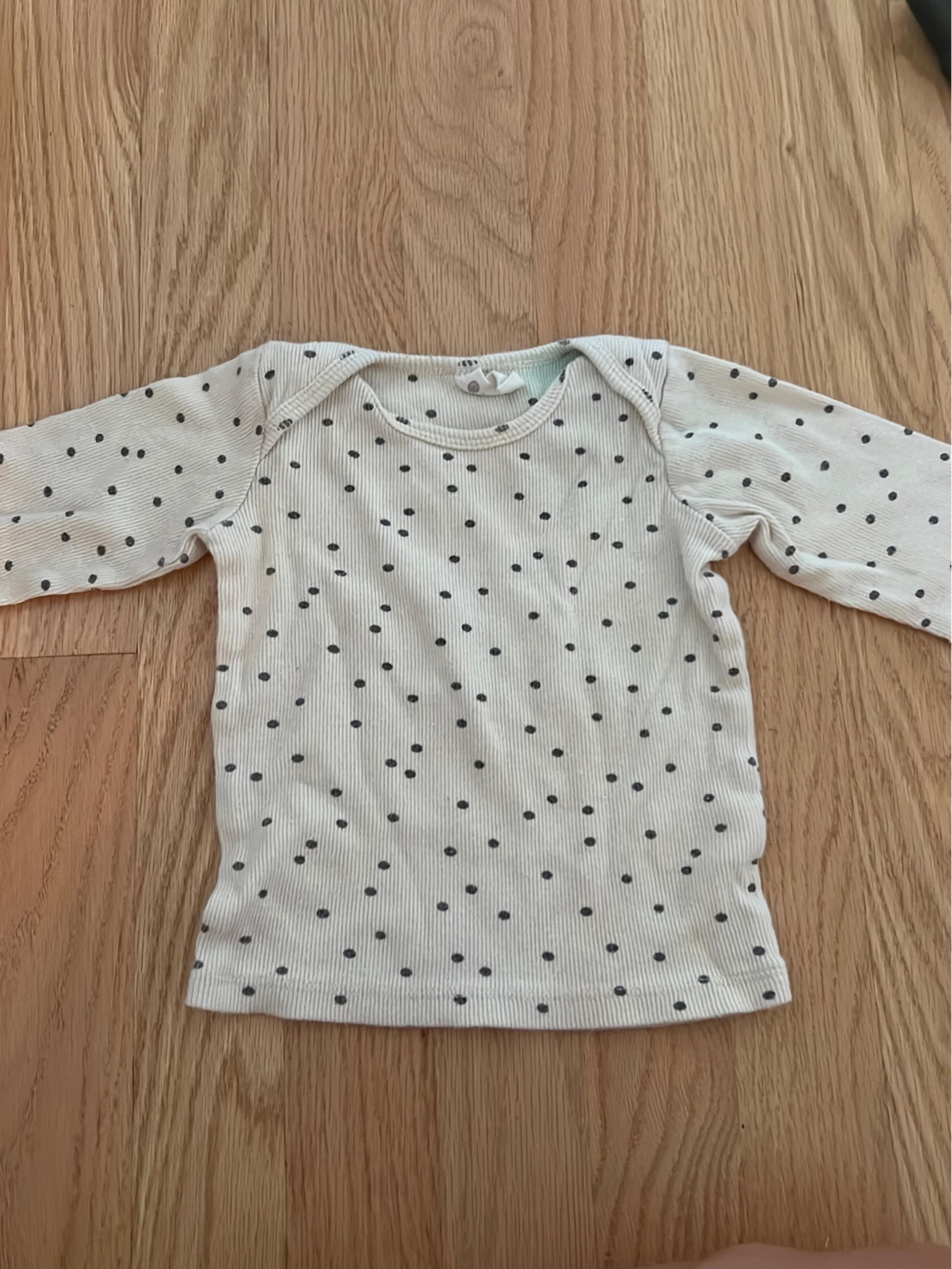 Quincy mae gently used top- size 12-18 months